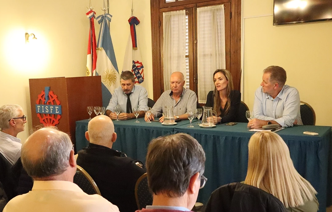 Mesa de Maquinaria Agrícola 2025